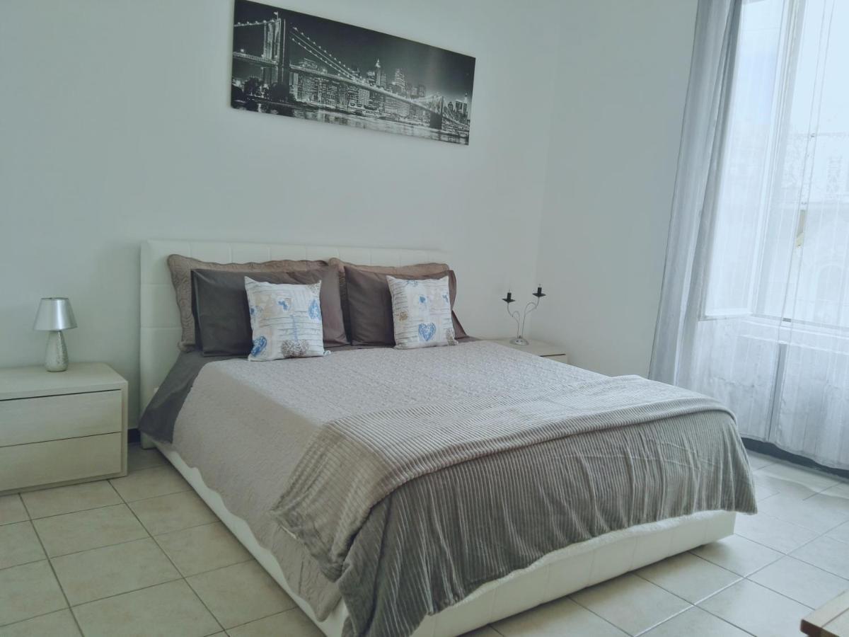 La Casa Sulla Piazzetta Apartment อัลเบงกา ภายนอก รูปภาพ